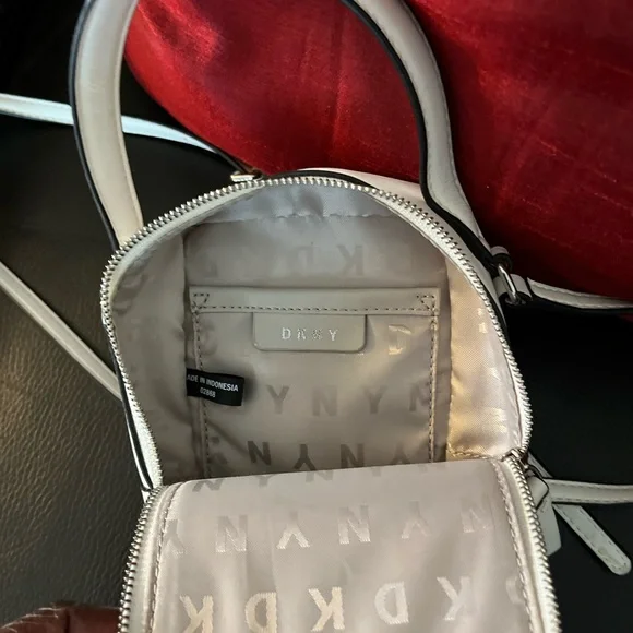 DKNY Phone Crossbody Bag Purse Small  Pockets Faux Leather Graffiti New York - Picture 6 of 7